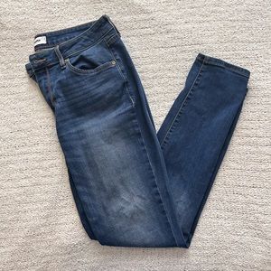 Low rise skinny jeans